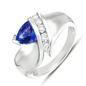 Tanzanite./ Diamond Ring