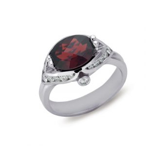 Garnet. & Diamond Ring