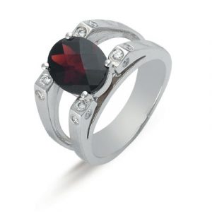 Garnet. & Diamond Ring